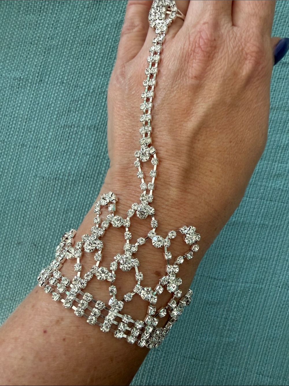 Crystal Hand Chain Bracelet - Silver Rhinestone Handpiece